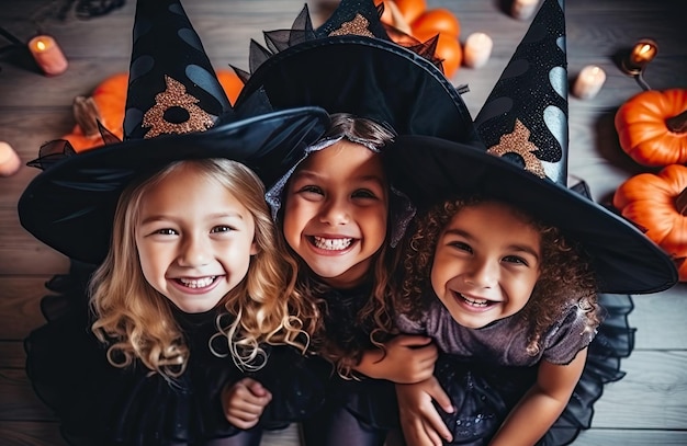 Meninas felizes em fantasias de bruxa Meninas com chapéus de mago Lindas irmãs engraçadas comemoram o Halloween Crianças alegres Chapéu de bruxa de carnaval em decorações de Halloween Ilustração generativa de IA