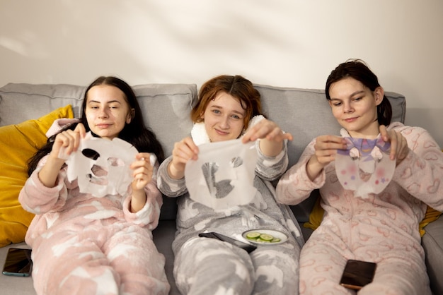 Meninas se divertindo na festa do pijama juntos