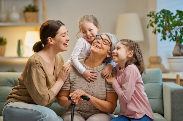 Meninas sua mãe e avó