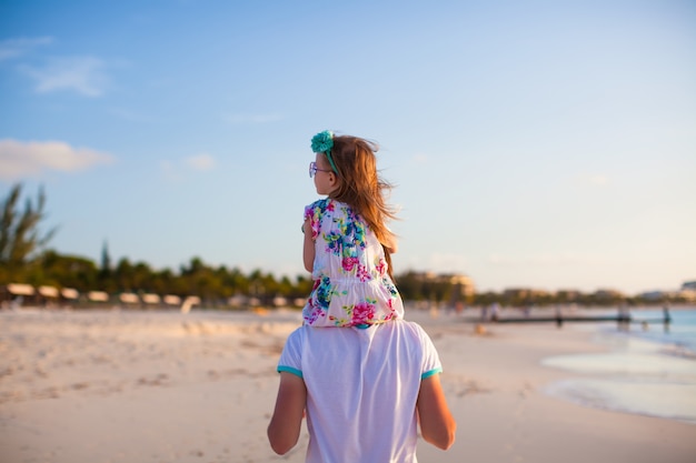 Menininha, montando, ligado, dela, pai, andar praia