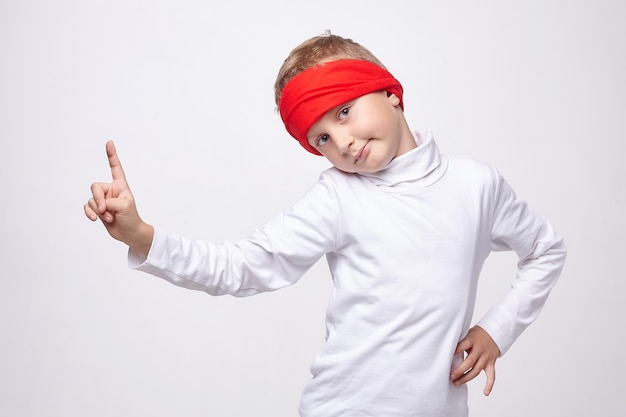 Menino usando retrato de bandana