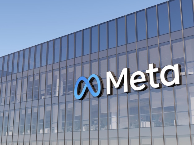 Menlo Park Califórnia EUA 9 de janeiro de 2022 Somente para uso editorial Logotipo 3D CGI Meta Signage em cima do edifício de vidro Metaverso Local de trabalho Tecnologia Empresa de serviços Sede de escritórios em arranha-céus