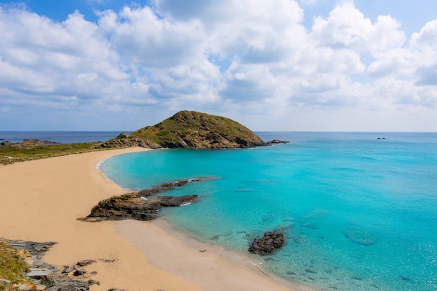 Menorca Cala Sa Mesquida Mao Mahon, türkisfarbener Strand