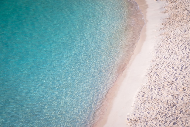 MENORCA, ESPAÑA - 29 de junio de 2018: La playa más bonita de Menorca durante las primeras horas del día (07:00), temporada de verano