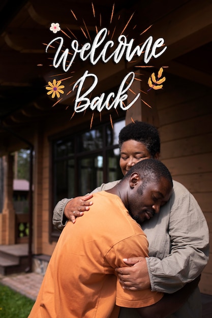 Foto mensaje de bienvenida a casa de tiro medio con pareja feliz