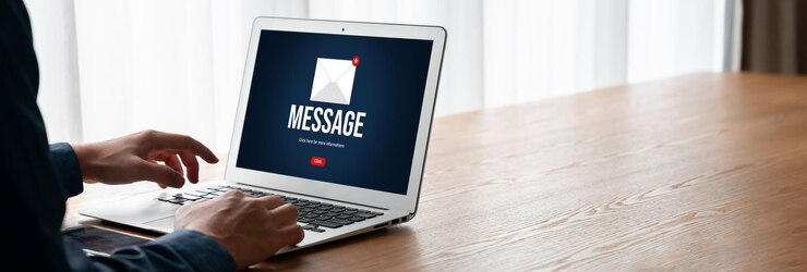 Foto mensaje de notificación de correo electrónico que se muestra en la pantalla de la computadora
