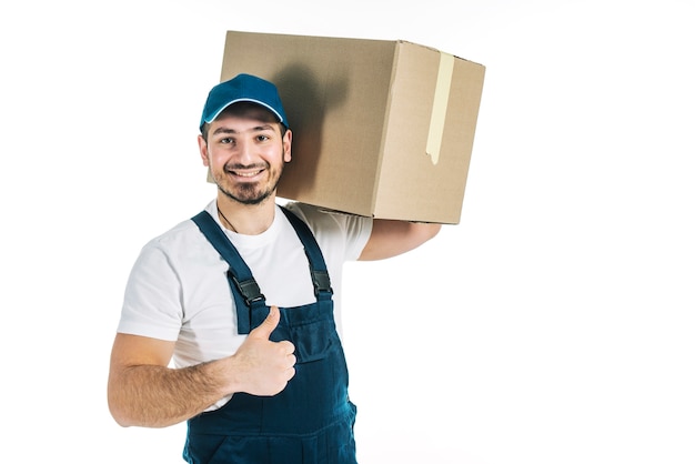 Foto mensajero con parcela gesticular pulgar arriba