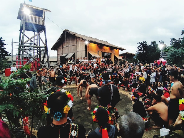 Menschen beim Neujahrsfest