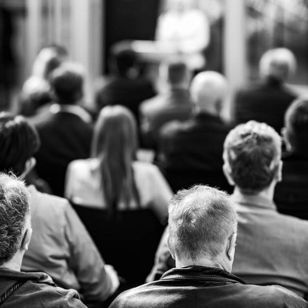 Foto menschen, die an einem seminar teilnehmen