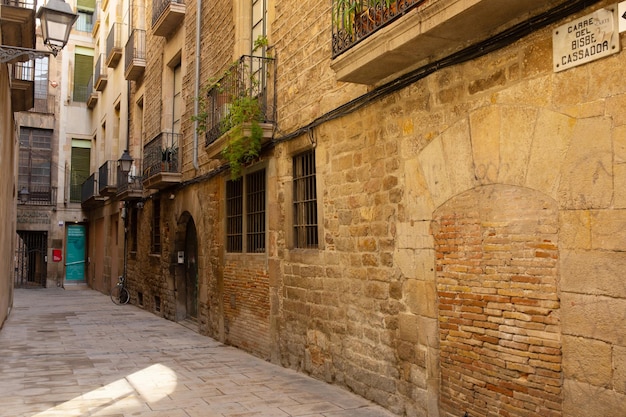 Menschen, die das gotische Viertel besuchen, das das historische Zentrum der Altstadt von Barcelona ist.