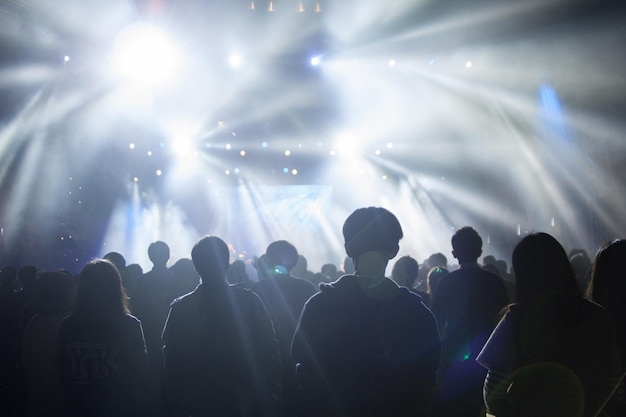 Foto menschen genießen ein musikkonzert