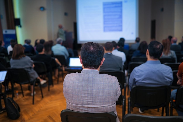 Menschen im Konferenzsaal