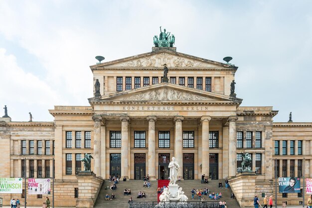 Foto menschen im konzerthaus berlin in der stadt