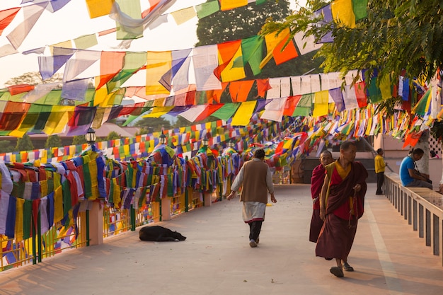 Menschen in Bodhgaya und Bodh Gaya sind eine religiöse Stätte des Buddhismus