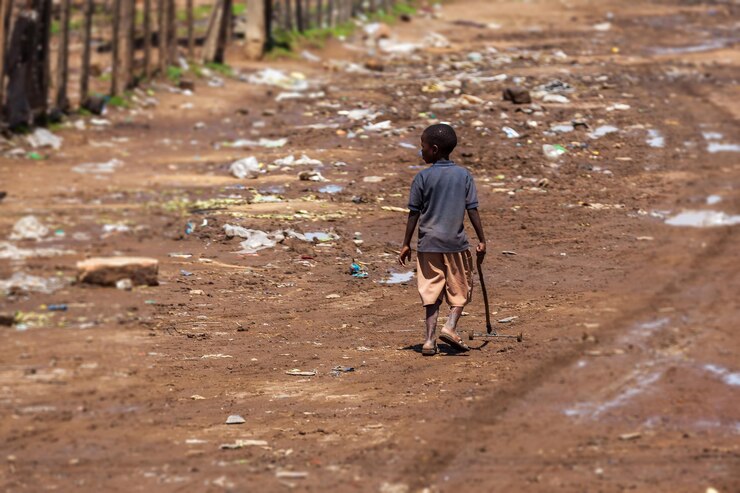 Menschen in Kenia, die Schwarzen, das Leben der Menschen in Afrika, reich und arm, arme, arme Kinder