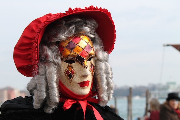 Menschen in Tracht für Karneval in Venedig