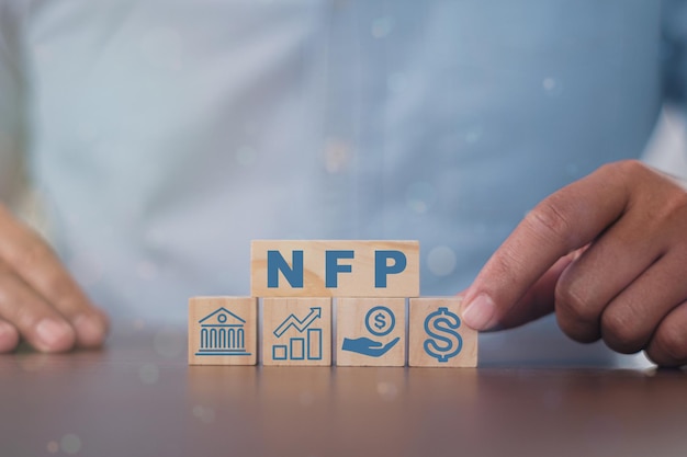 Menschengemachtes Wort NFP mit Holzklötzchen Nonfarm Payrolls Key Economic Indicator Natural Family Planning conceptxA