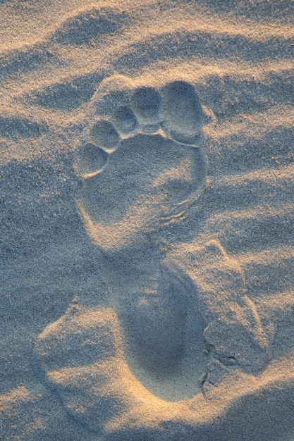 Menschliche Fußabdrücke im Sand