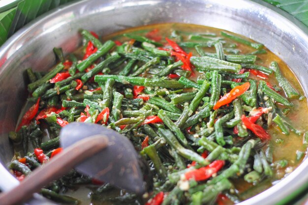 Menu de almoço com fotos coloridas de comida para casamento em cerimônia de casamento em pé