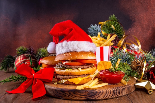Menu de entrega de hambúrguer de Natal e batatas fritas