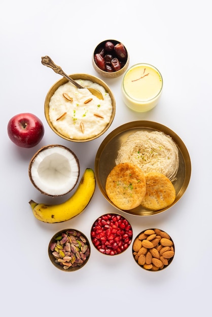 Menú de desayuno de Sargi Karwa Chauth antes de comenzar el ayuno o upwas en karva chauth comida india