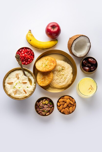 Menú de desayuno de Sargi Karwa Chauth antes de comenzar el ayuno o upwas en karva chauth comida india