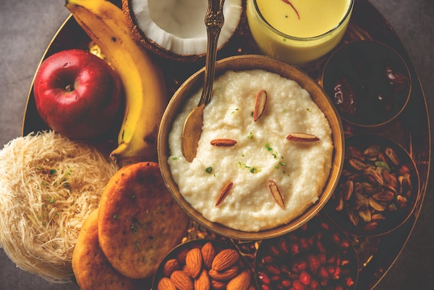 Menú de desayuno de Sargi Karwa Chauth antes de comenzar el ayuno o upwas en karva chauth comida india