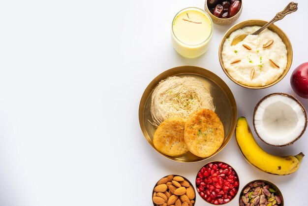 Menú de desayuno de Sargi Karwa Chauth antes de comenzar el ayuno o upwas en karva chauth comida india