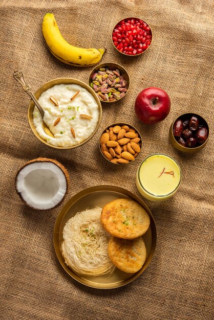 Menú de desayuno de Sargi Karwa Chauth antes de comenzar el ayuno o upwas en karva chauth comida india