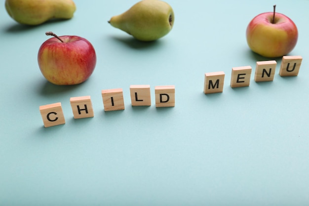 Menu infantil de frutas e letras