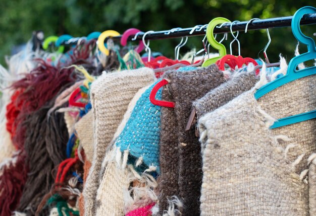 Foto mercado al aire libre de moda lenta en ucrania mercado de artesanía hutsul kiptar