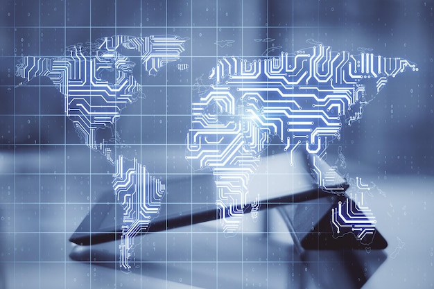 Mercado de análisis de grandes datos con tableta digital en la mesa y esquema de mapa mundial de microcircuitos abstractos