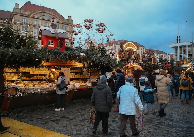 Foto mercado de ano novo de natal em dresden, saxônia, alemanha, 21 de dezembro de 2022