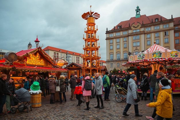 Mercado de Ano Novo de Natal em Dresden, Saxônia, Alemanha, 21 de dezembro de 2022