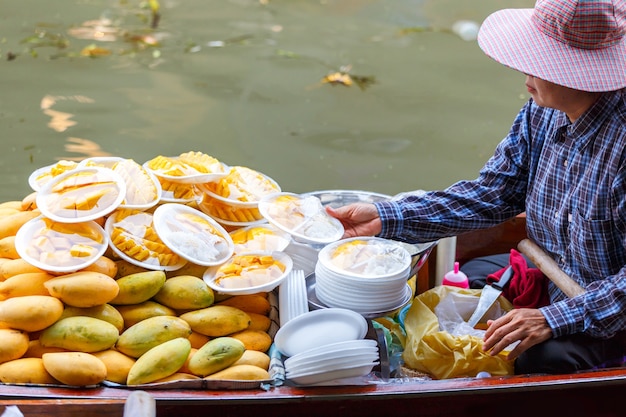 Mercado flotante Damnoen Saduak