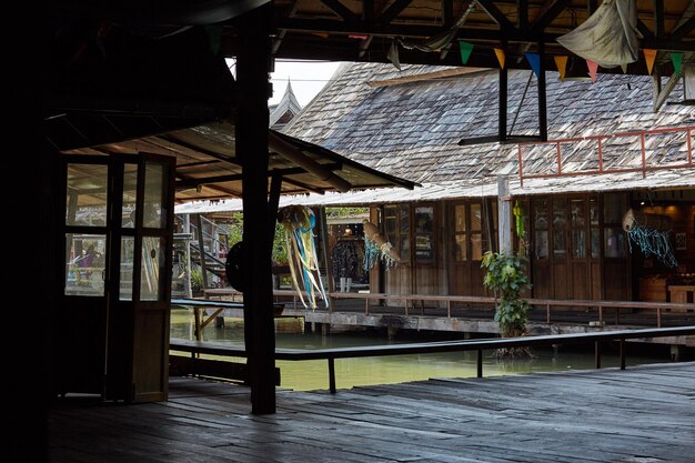 Mercado flotante en Pattaya, Tailandia.