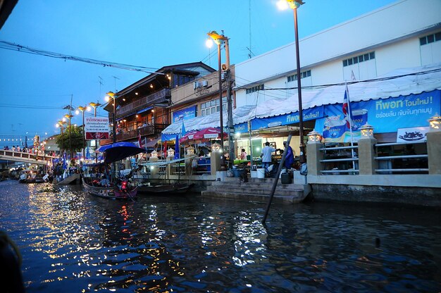 Foto mercado flutuante de amphawa samut songkhram