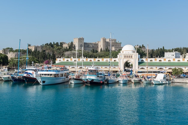 Mercado Nea Agora del puerto de Mandraki Rodas Grecia