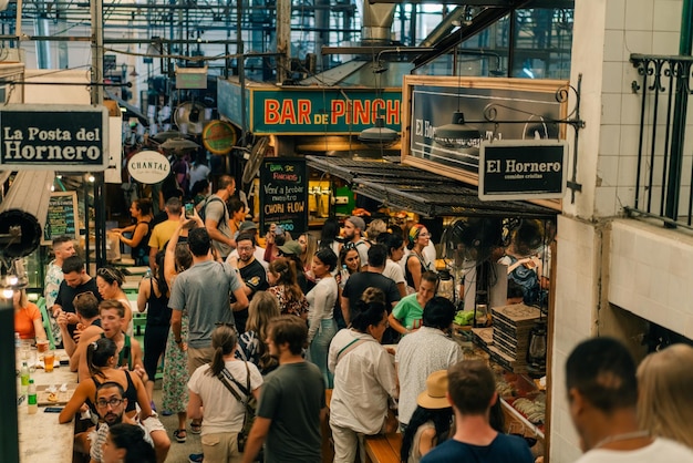 El mercado de San Telmo tiene una estructura metálica interior en Buenos Aires, Argentina, el 2 de marzo de 2024.