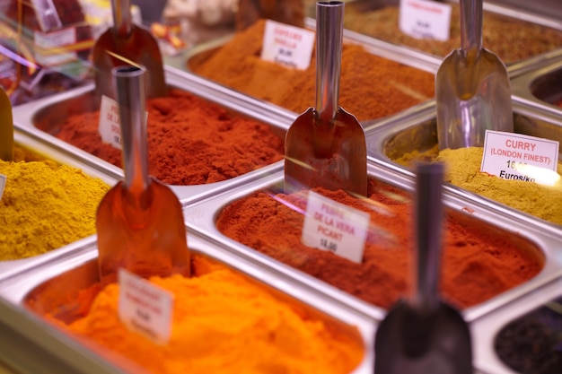 Mercado tradicional de especias en Barcelona.