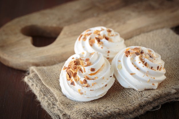 Merengue Con Almendras Tostadas