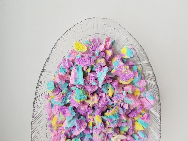 Foto merengue multicolor los merengues de colores son dulces muy diferentes. placer