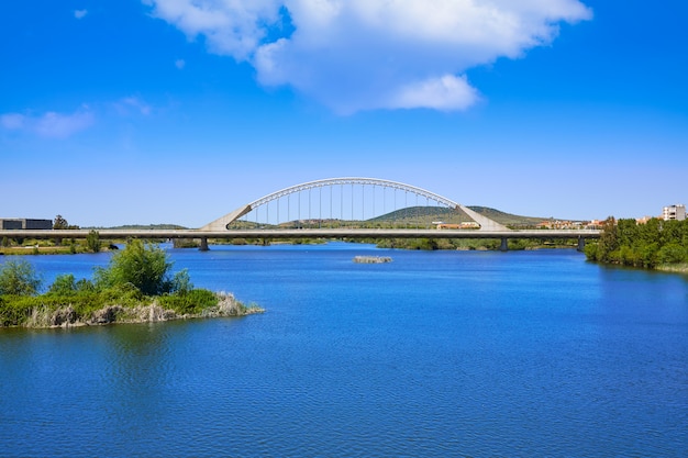 Foto mérida en españa lusitania puente sobre guadiana