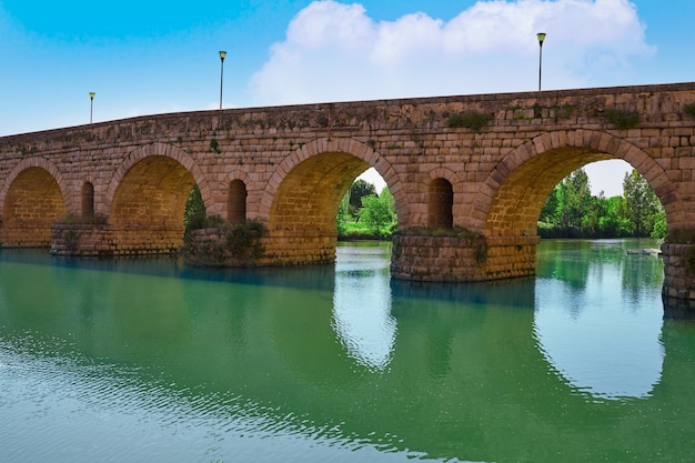 Foto merida in spain ponte romana sobre o guadiana