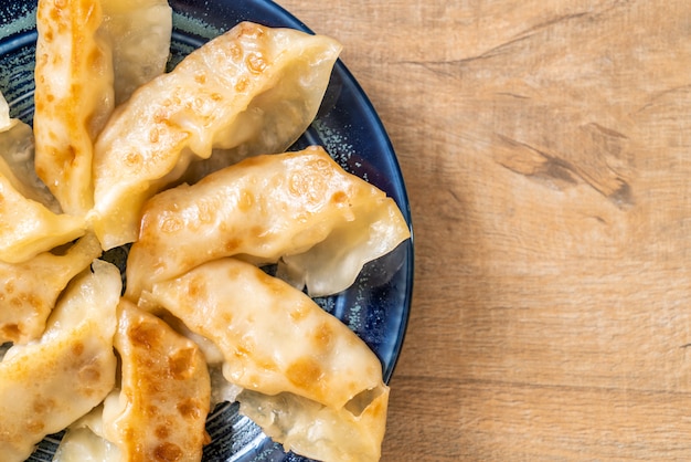 Merienda japonesa de gyoza o albóndigas