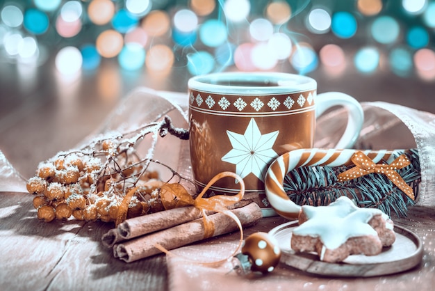 Merienda de Navidad en mesa decorada