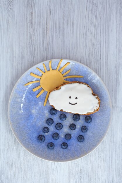 Foto merienda de niños graciosos