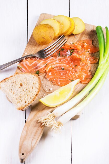 Merienda con salmón salado