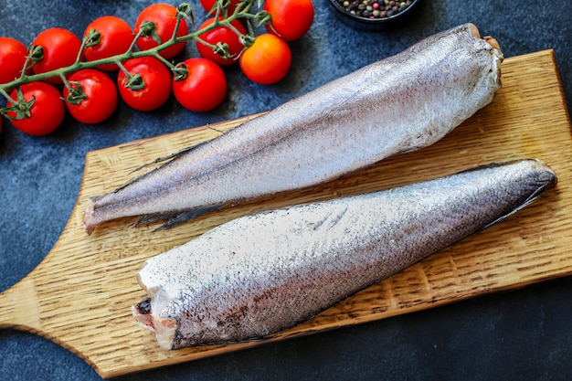 Merluza pescado crudo corte marisco ingrediente