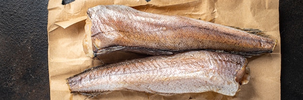 Merluza pescado crudo filete blanco mariscos frescos listos para comer comida snack en la mesa copia espacio comida